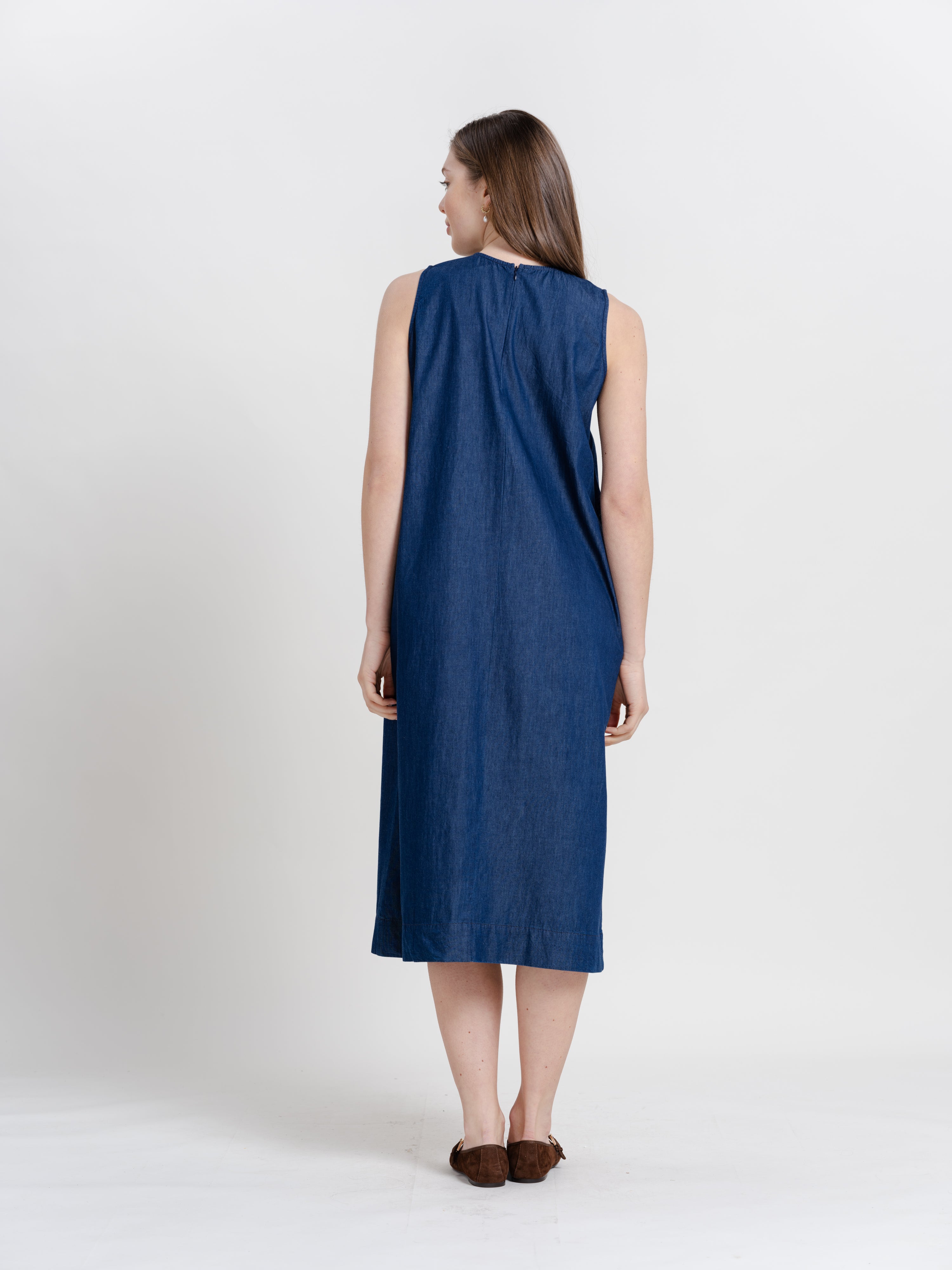 The Lightweight Denim Sleeveless Pintuck