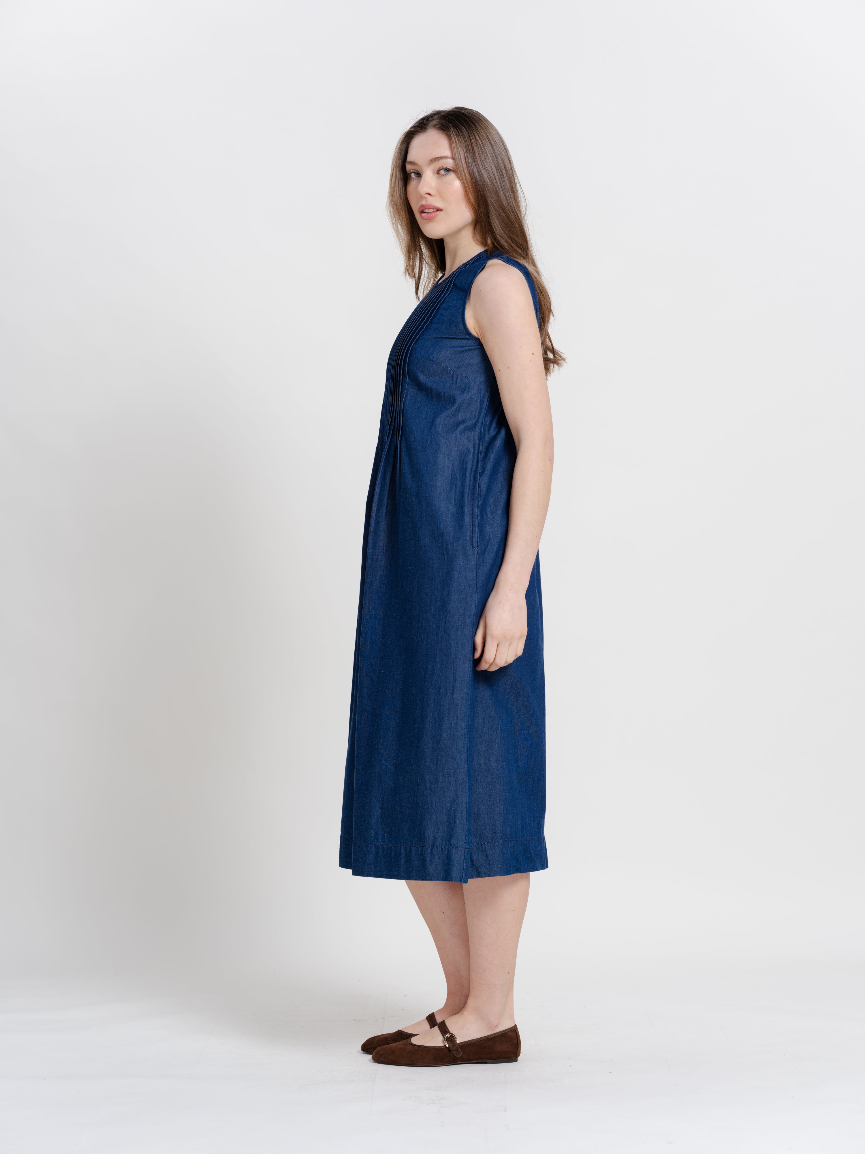 The Lightweight Denim Sleeveless Pintuck