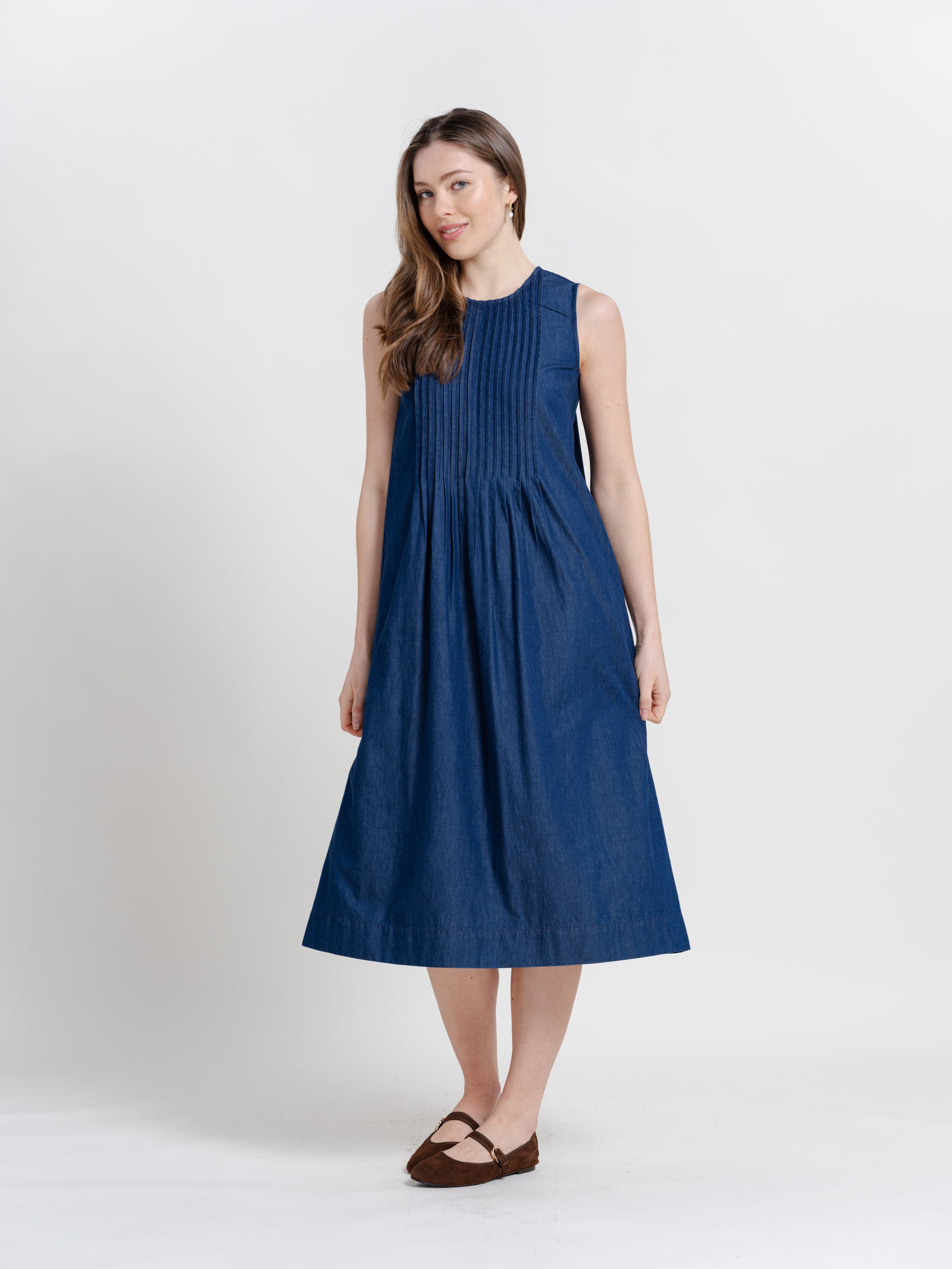 The Lightweight Denim Sleeveless Pintuck